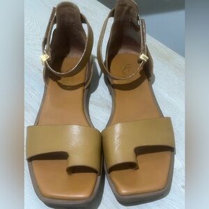 Franco Sarto Leather Tan Toe Loop Sandal Size 6.5